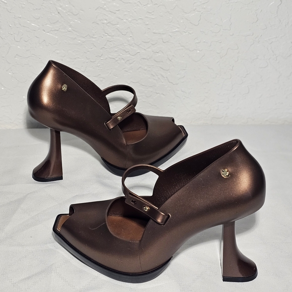 MELISSA + KARL LAGERFELD Bronze heel - Picture 6 of 6
